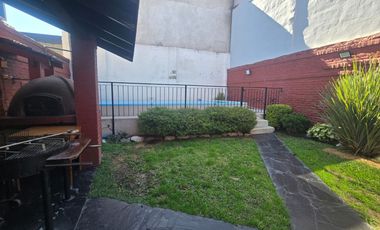 Excelente Casa 4 amb, Jardin,quincho, coch, Lanús.