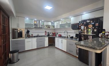 Excelente Casa 4 amb, Jardin,quincho, coch, Lanús.