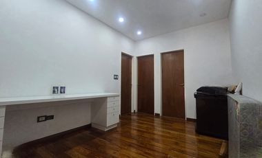 Excelente Casa 4 amb, Jardin,quincho, coch, Lanús.