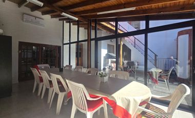 Excelente Casa 4 amb, Jardin,quincho, coch, Lanús.