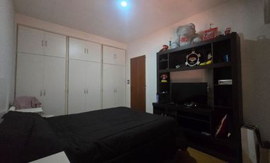 Excelente Casa 4 amb, Jardin,quincho, coch, Lanús.