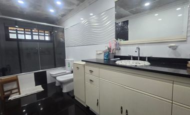 Excelente Casa 4 amb, Jardin,quincho, coch, Lanús.
