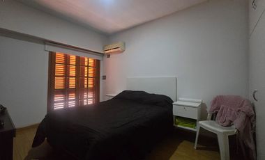 Excelente Casa 4 amb, Jardin,quincho, coch, Lanús.