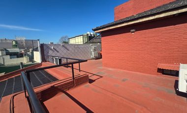 Excelente Casa 4 amb, Jardin,quincho, coch, Lanús.