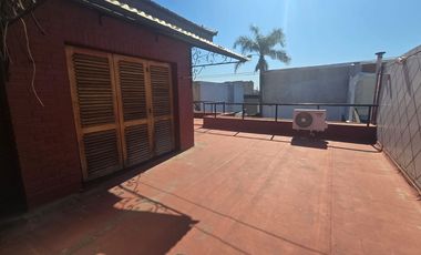 Excelente Casa 4 amb, Jardin,quincho, coch, Lanús.