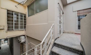 ALQUILER - PH 3 AMB. AMPLIO - CASEROS CENTRO