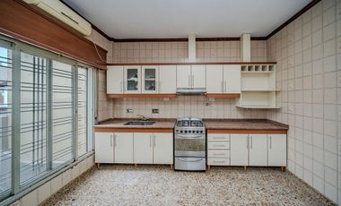 ALQUILER - PH 3 AMB. AMPLIO - CASEROS CENTRO