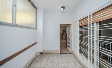 ALQUILER - PH 3 AMB. AMPLIO - CASEROS CENTRO