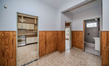 ALQUILER - PH 3 AMB. AMPLIO - CASEROS CENTRO