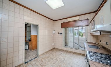 ALQUILER - PH 3 AMB. AMPLIO - CASEROS CENTRO