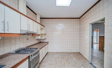 ALQUILER - PH 3 AMB. AMPLIO - CASEROS CENTRO