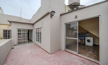 ALQUILER - PH 3 AMB. AMPLIO - CASEROS CENTRO