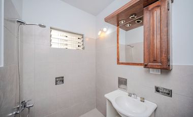 ALQUILER - PH 3 AMB. AMPLIO - CASEROS CENTRO