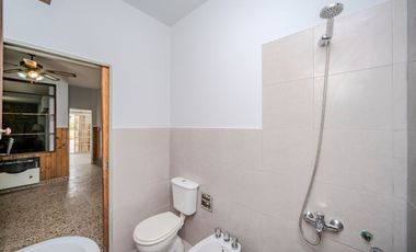 ALQUILER - PH 3 AMB. AMPLIO - CASEROS CENTRO