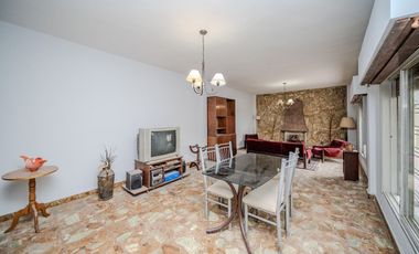 ALQUILER - PH 3 AMB. AMPLIO - CASEROS CENTRO