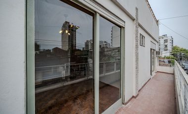 ALQUILER - PH 3 AMB. AMPLIO - CASEROS CENTRO