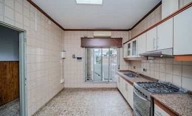 ALQUILER - PH 3 AMB. AMPLIO - CASEROS CENTRO