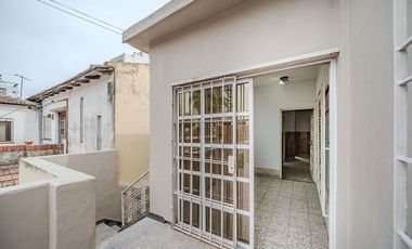 ALQUILER - PH 3 AMB. AMPLIO - CASEROS CENTRO