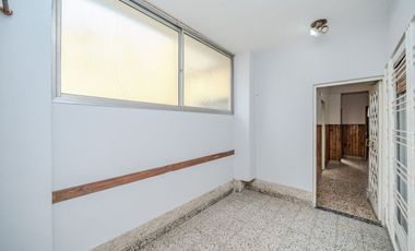 ALQUILER - PH 3 AMB. AMPLIO - CASEROS CENTRO