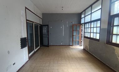 ALQUILER LOCAL EN MARTIN CORONADO CON `PATIO