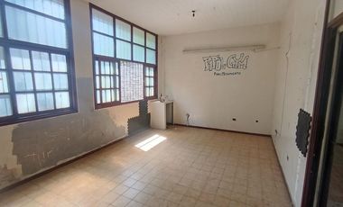 ALQUILER LOCAL EN MARTIN CORONADO CON `PATIO