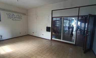 ALQUILER LOCAL EN MARTIN CORONADO CON `PATIO