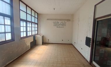 ALQUILER LOCAL EN MARTIN CORONADO CON `PATIO