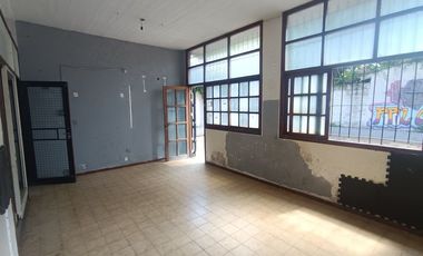 ALQUILER LOCAL EN MARTIN CORONADO CON `PATIO