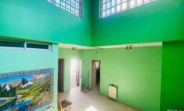 PH TIPO CHALET AL FRENTE CON COCHERA Y TERRAZA