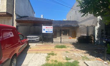 PH TIPO CHALET AL FRENTE CON COCHERA Y TERRAZA