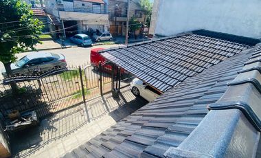 PH TIPO CHALET AL FRENTE CON COCHERA Y TERRAZA