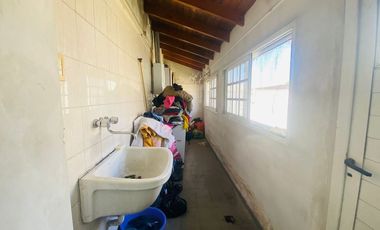 PH TIPO CHALET AL FRENTE CON COCHERA Y TERRAZA