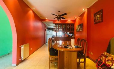 PH TIPO CHALET AL FRENTE CON COCHERA Y TERRAZA