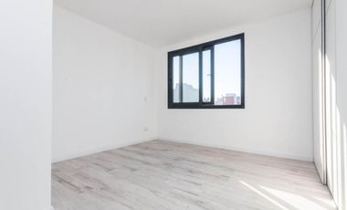 PISO DE CATEGORÍA 4 AMBIENTES CON COCHERA EN LANÚS