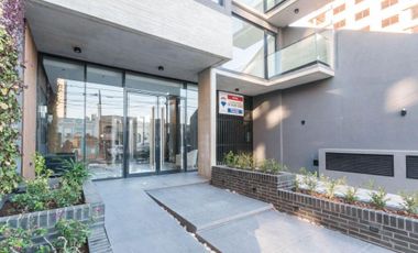 PISO DE CATEGORÍA 4 AMBIENTES CON COCHERA EN LANÚS