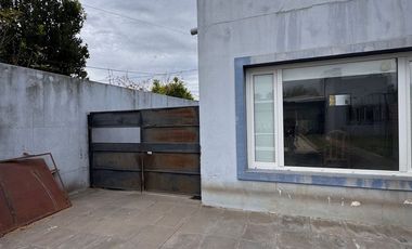 CASA EN VENTA EN PEHUAJO CON QUINCHO Y PILETA