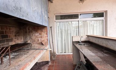 CASA EN VENTA EN PEHUAJO CON QUINCHO Y PILETA