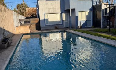 CASA EN VENTA EN PEHUAJO CON QUINCHO Y PILETA