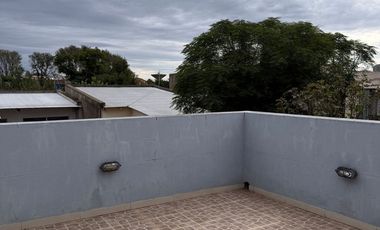 CASA EN VENTA EN PEHUAJO CON QUINCHO Y PILETA