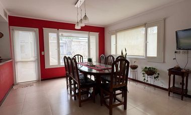 CASA EN VENTA EN PEHUAJO CON QUINCHO Y PILETA