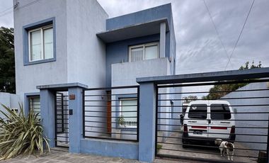 CASA EN VENTA EN PEHUAJO CON QUINCHO Y PILETA