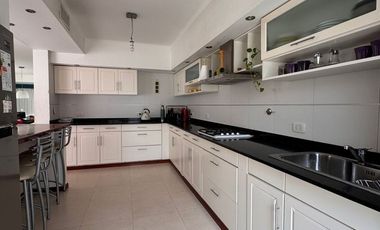 CASA EN VENTA EN PEHUAJO CON QUINCHO Y PILETA