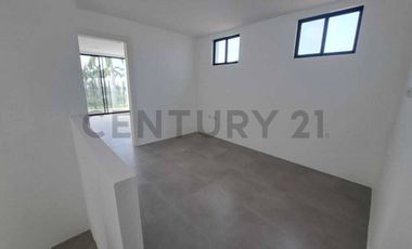 Venta de Casa de Estreno Urb. Costa Azul, Samborondon