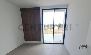Venta de Casa de Estreno Urb. Costa Azul, Samborondon