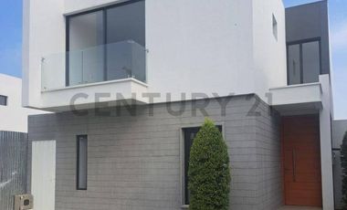 Venta de Casa de Estreno Urb. Costa Azul, Samborondon