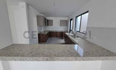 Venta de Casa de Estreno Urb. Costa Azul, Samborondon