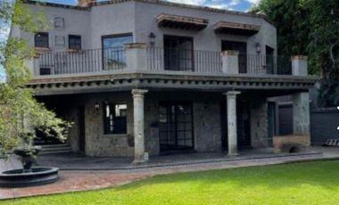Casa Estilo Colonial en Renta – Condominio Santa Isabel