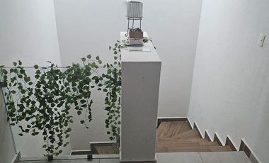 ACOGEDORA CASA AMUEBLADA EN RENTA EN CONDOMINIO AL NORPONIENTE DE AGS