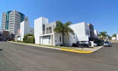 Casa en renta amueblada en Claustros de la Catedral en Centro Sur