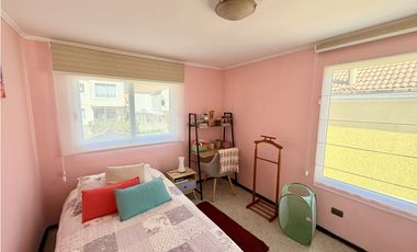 VENDO CASA EN SECTOR RESIDENCIAL DE CURAUMA